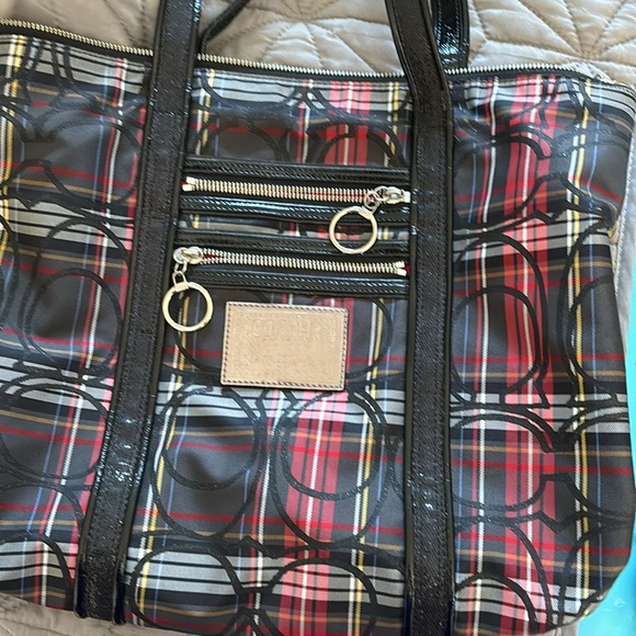 Vintage poppy coach. Red plaid material and black sparkling straps. - Picture 8 of 9